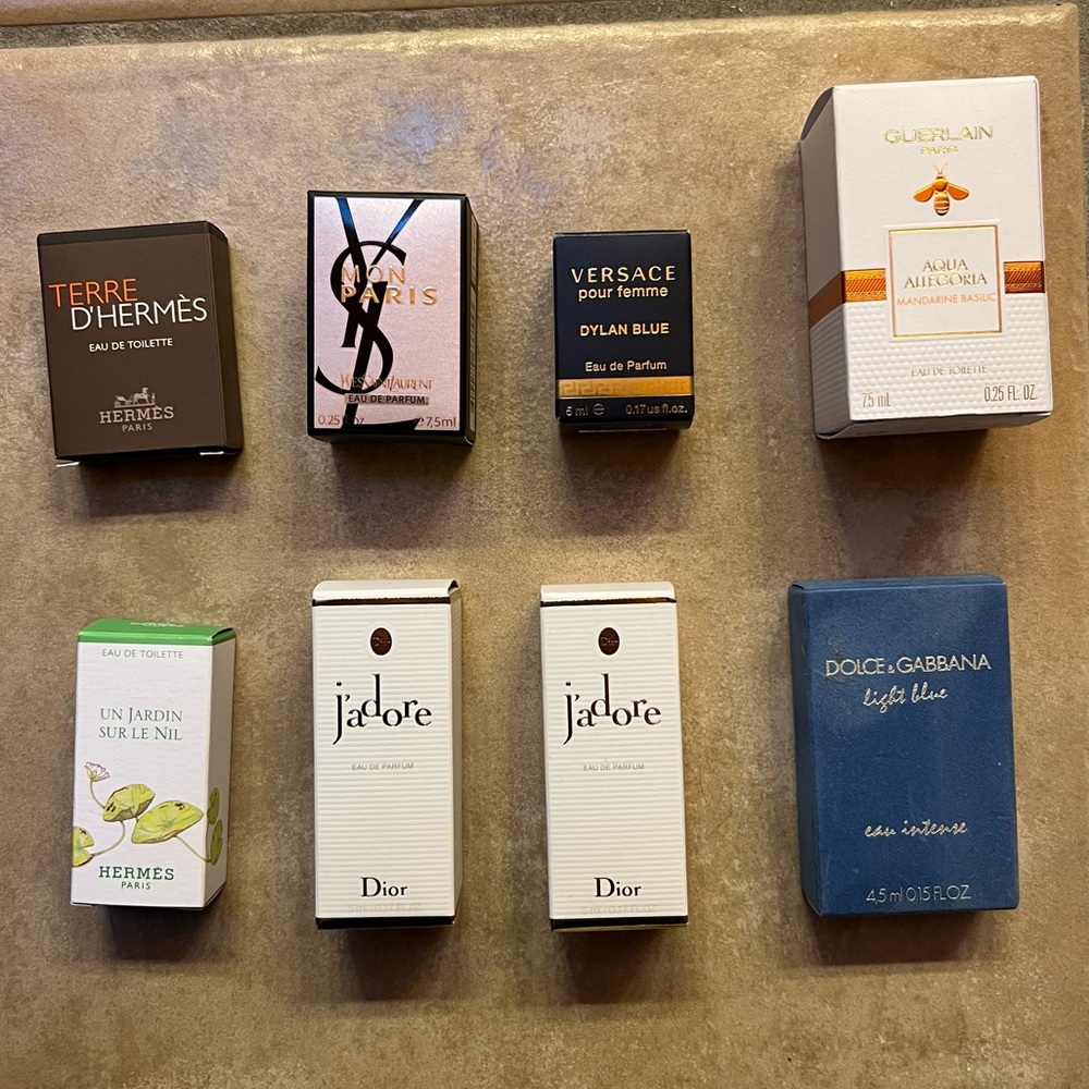 8 Assorted Luxury Perfume Minis
